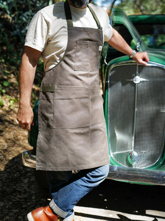 Waxed Canvas Buckhorn Apron (Brown)