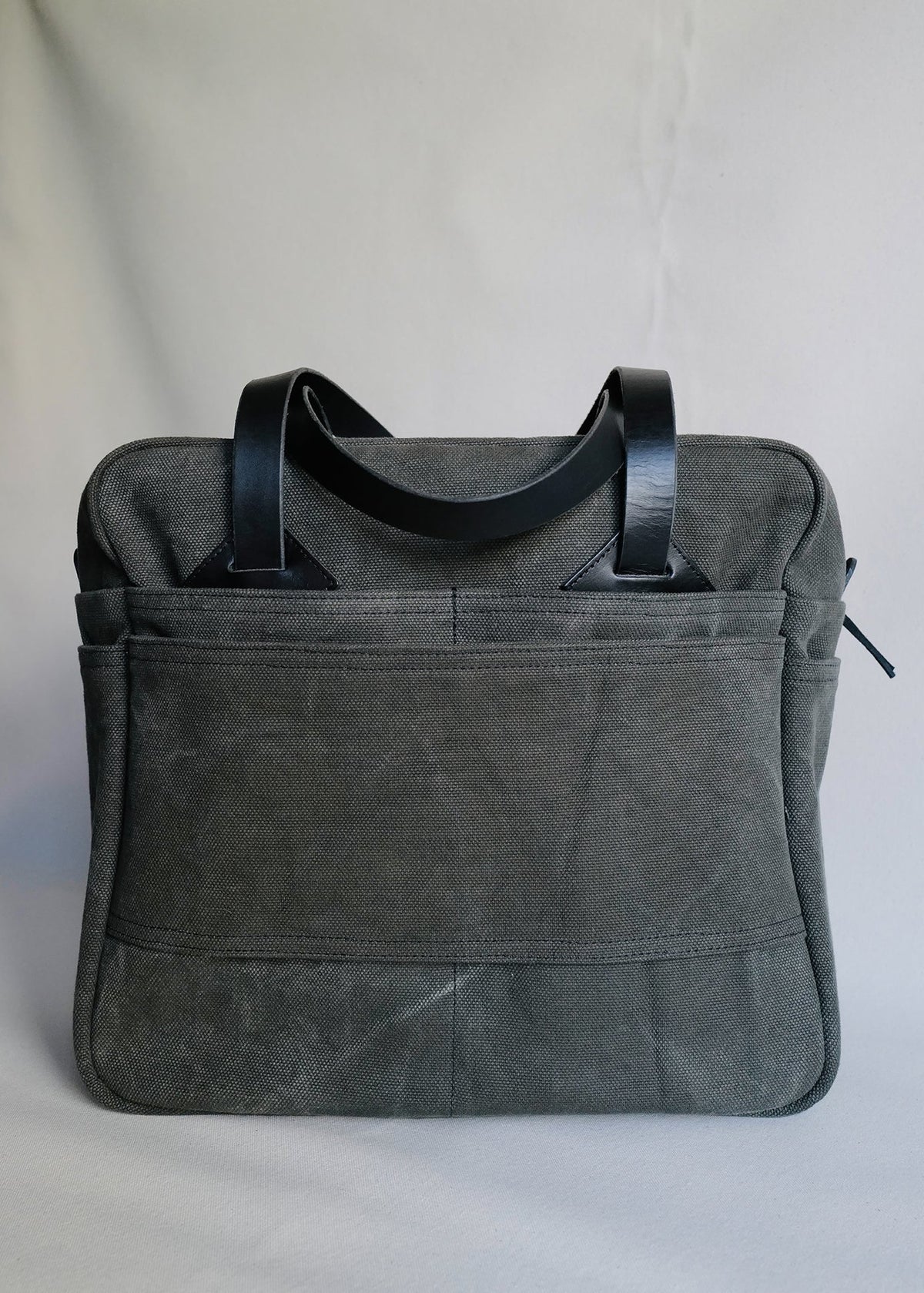The Vasquez in green canvas. The ultimate everyday and travel bag.